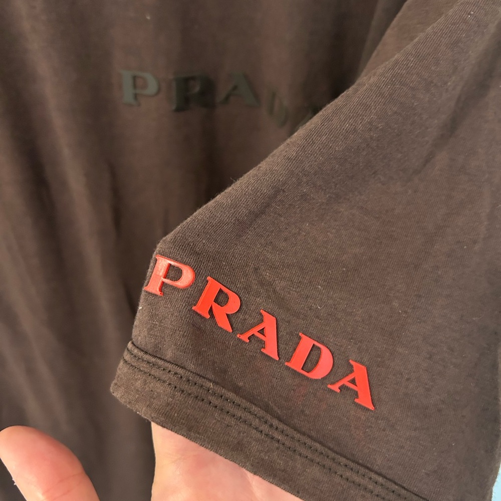 Prada Dark Brown Men's Tee with Red Accents - Picture 4 of 6